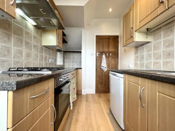 3 bed Semi-Detached to rent Image 7