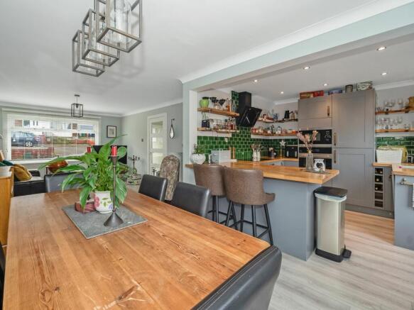 Lounge/Dining
