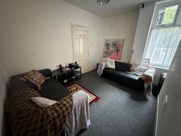 13ia.lounge.JPG