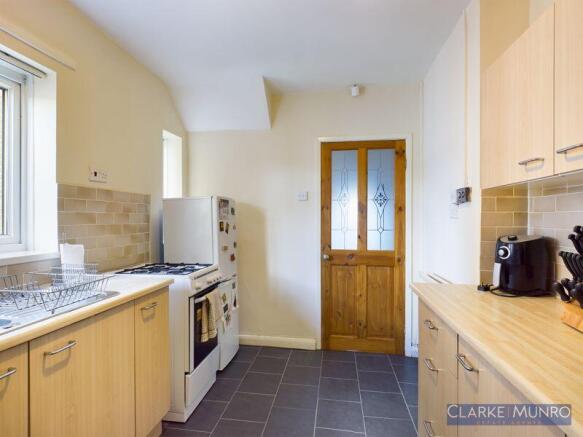2 bed Semi-Detached to rent Image 5