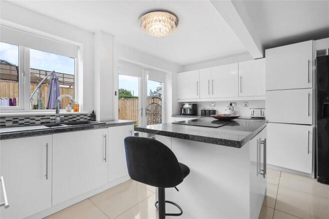 4 bed Detached for sale Image 6