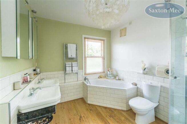 LARGE BATHROOM