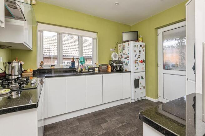 3 bed Semi-Detached Bungalow for sale Image 4