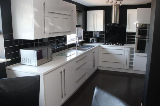 KITCHEN/BREAKFAST ROOM