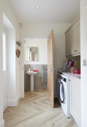 4 bed Detached for sale Image 8