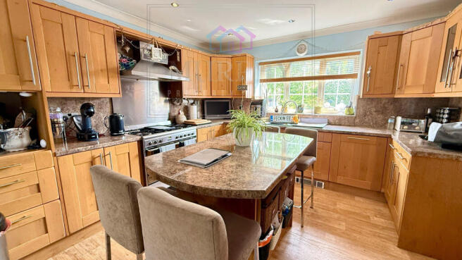 3 bed Detached for sale Image 10