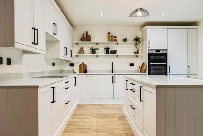 4 bed Detached for sale Image 6