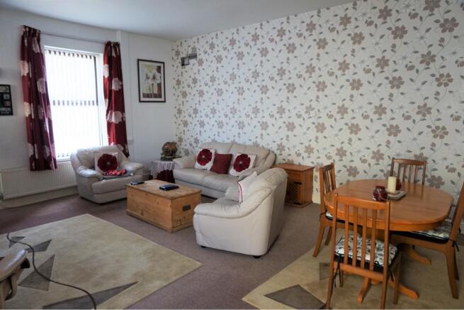 Lounge/Dining Room