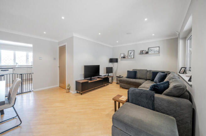 1323740-3-686e4f6...