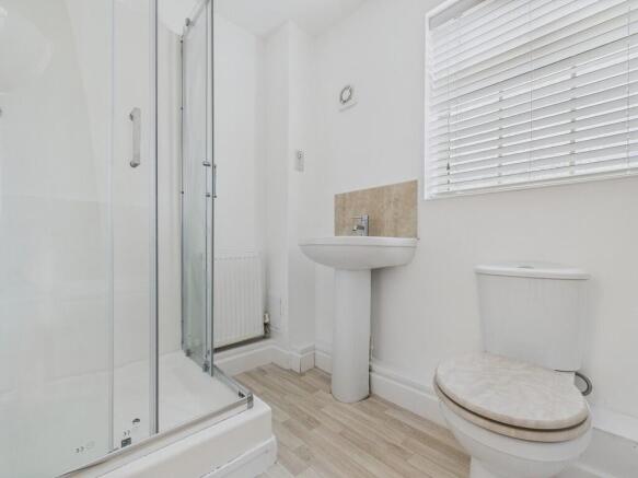 2 bed Apartment to rent Image 5