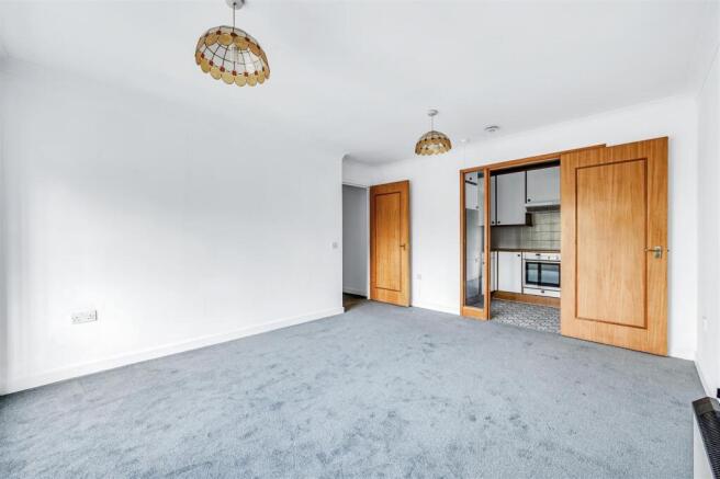 Beechwood Grove, W3 photo 4