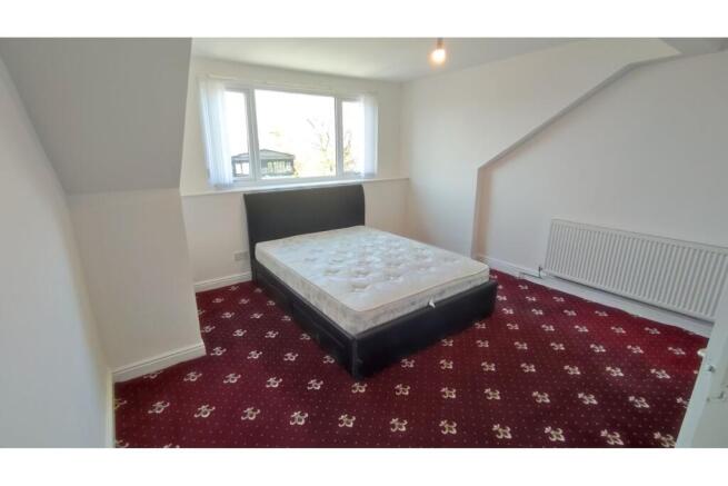 4 bed Terraced for sale Image 12