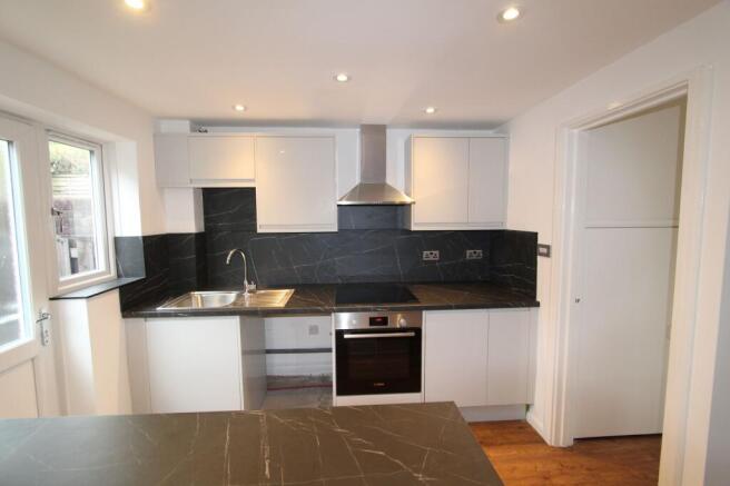 3 bed Semi-Detached to rent Image 5