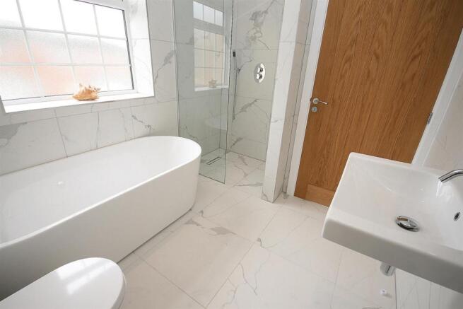 Family Bathroom.