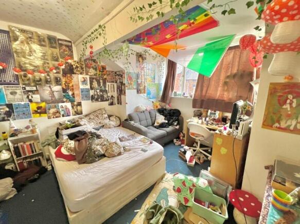 4 bed Terraced to rent Image 7
