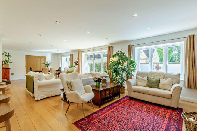 8682999-interior0...