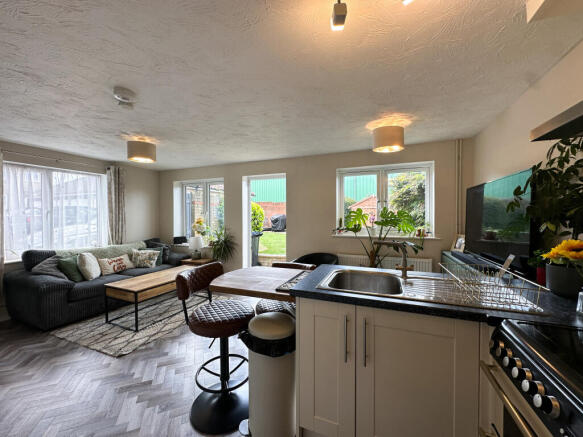 Bayfield Drive, Burwell, Cambridge, Cambridgeshire photo 4