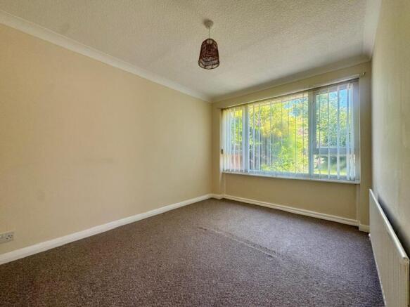 2 bed Semi-Detached Bungalow to rent Image 10