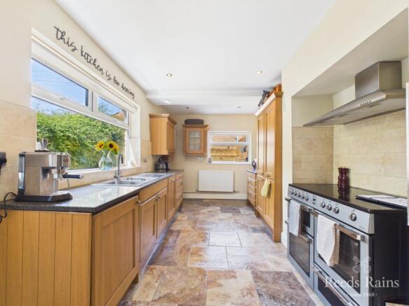 2 bed End of Terrace to rent Image 4