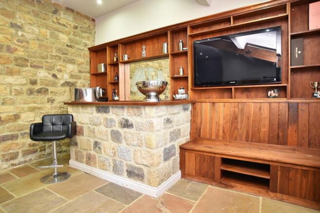 5 bed Detached for sale Image 10