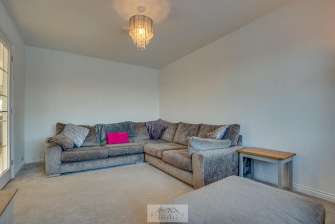 4 bed Detached for sale Image 10