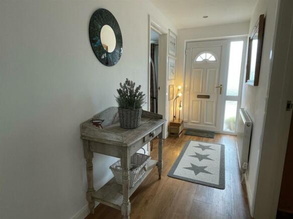 Hallway1.jpg