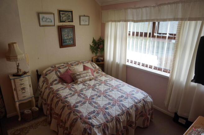 Bedroom 2 (2).JPG