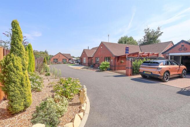 Marshall Close Calverton, Nottingham, NG14 6RE