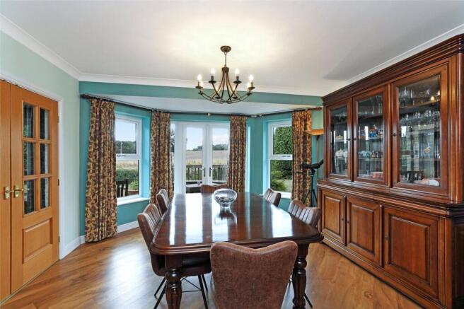 5 bed Detached for sale Image 5
