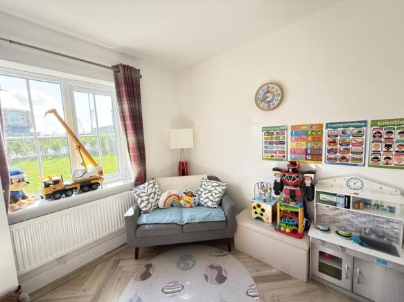 5 bed Detached for sale Image 7