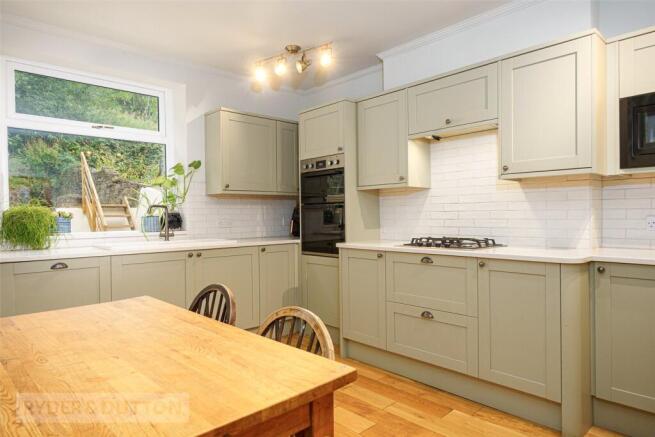 3 bed Terraced for sale Image 6