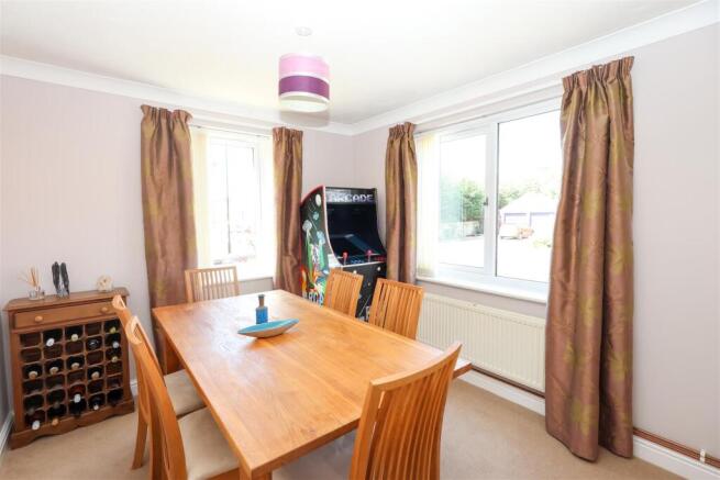 6 bed Detached for sale Image 4