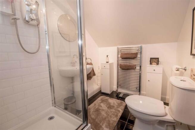 EN SUITE SHOWER ROOM