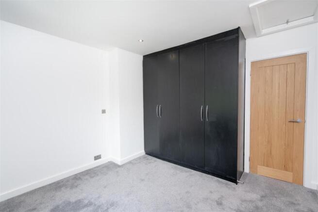 4 bed Semi-Detached for sale Image 10