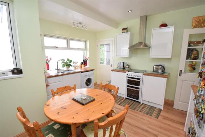 KITCHEN/BREAKFAST RO