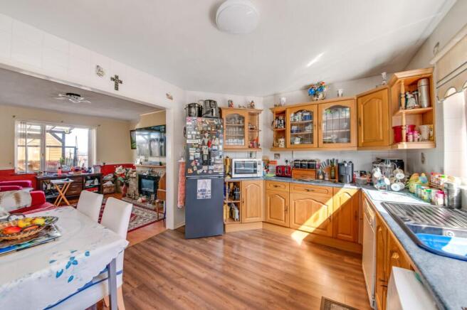 3 bed Semi-Detached for sale Image 7