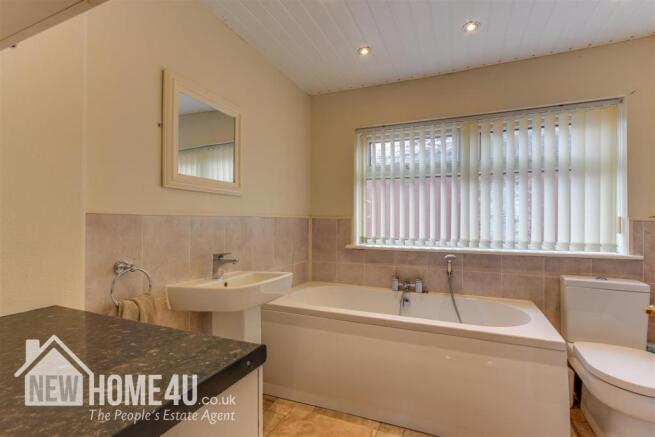 FAMILY BATHROOM: