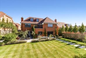 9, Holme Hill, Basingstoke RG25 2FF