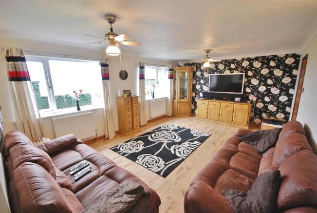 LOUNGE: