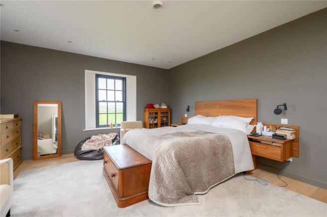 6 bed Detached for sale Image 11