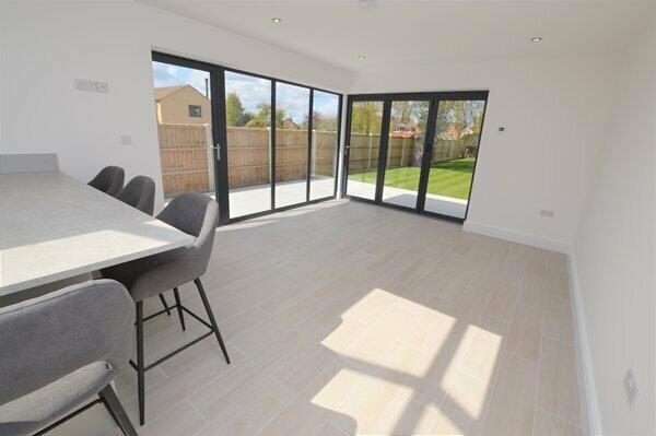 kitchen & breakfast room