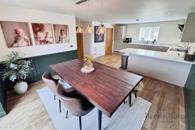4 bed Detached for sale Image 4