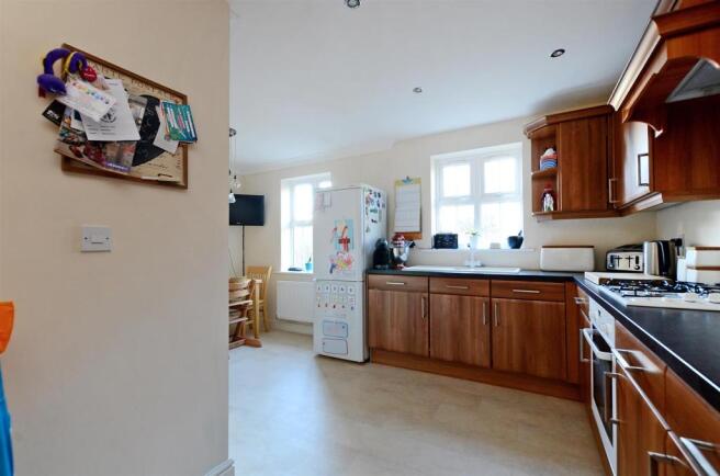 Kitchen 2.jpg