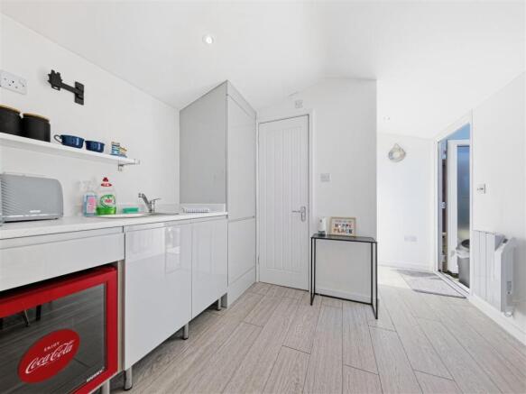 9 Cedar close (20) - Copy.jpg