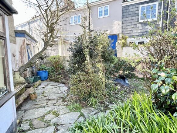 SIDE GARDEN