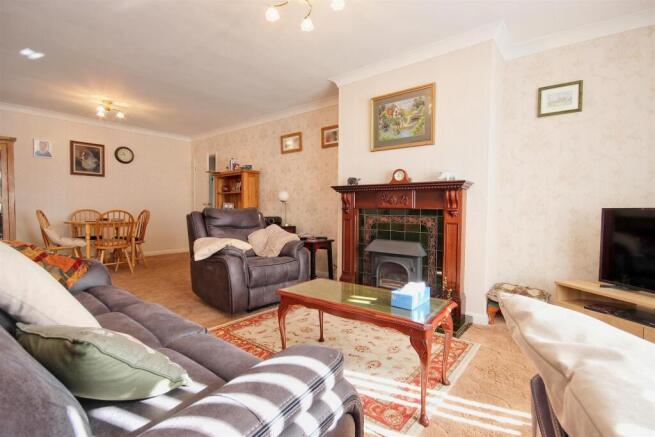 COMBINED LOUNGE AND DINING ROOM