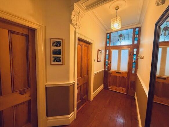 47 Garners Lane Hallway.jpg