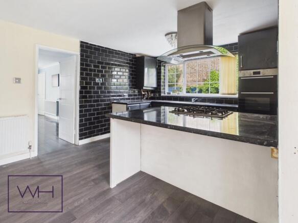 4 bed Detached for sale Image 9
