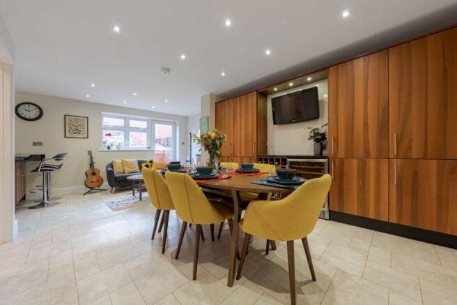 Kitchen/ Breakfast Room