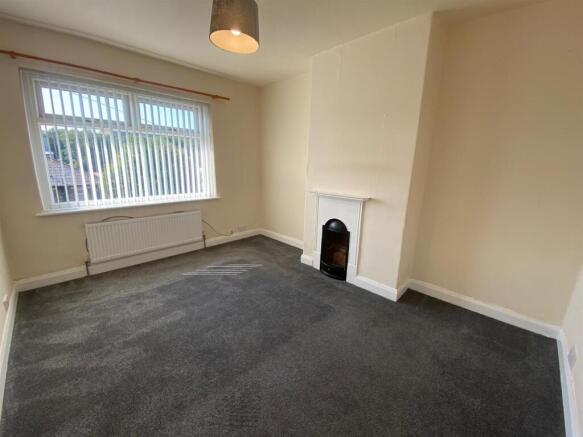 2 bed Terraced to rent Image 4